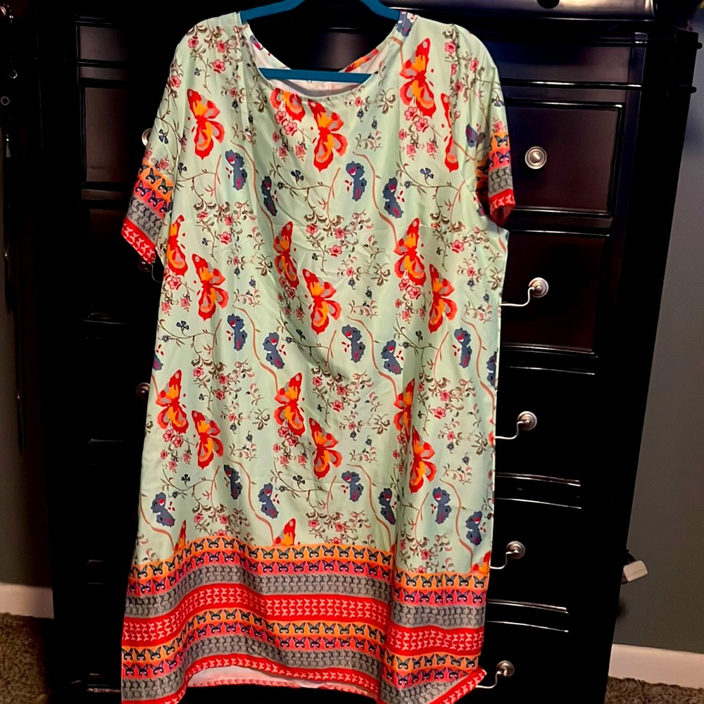 Dress with short sleeves